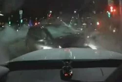 Жесткий удар вышиб двигатель из машины в центре Ростова: ВИДЕО Жесткий удар вышиб двигатель из машины в центре Ростова: ВИДЕО